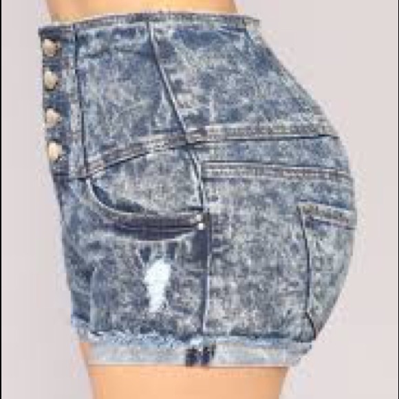 Fashion nova Carla acid wash high waisted shorts - Picture 7 of 7